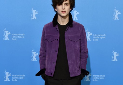 Igen, ez tényleg Timothée Chalamet, méghozzá élete első filmbemutatóján: valósággal átalakult azóta A Dűne fiatal színésze