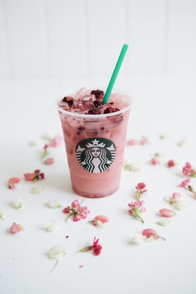 Lady Gaga és a Starbucks kollaborációja a legszivárványosabb dolog ezen a nyáron