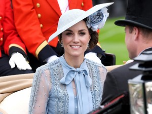 Kate Middleton gyönyörű ruhában lett az ascoti derbi sztárja