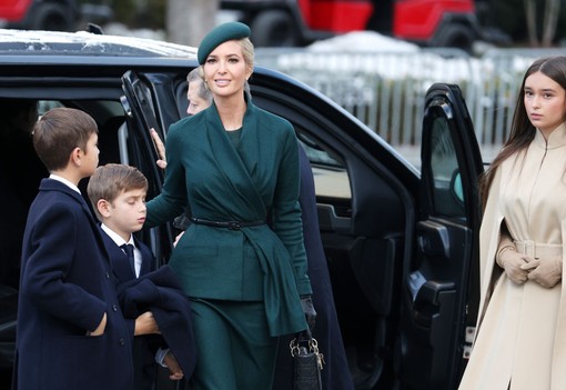 Nem Melania Trump csókálló kalapja az egyetlen ruhadarab, amire örökre emlékezni fogunk: íme a legemlékezetesebb szettek Donald Trump beiktatásáról