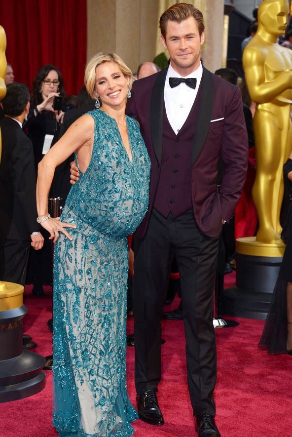 Elsa Pataky egy kislány mamája, és most újra büszkén pózol óriási hasával férje, Chris Hemsworth oldalán. Hogy miért ekkora a pocakja? Mert az ikreknek sok hely kell!