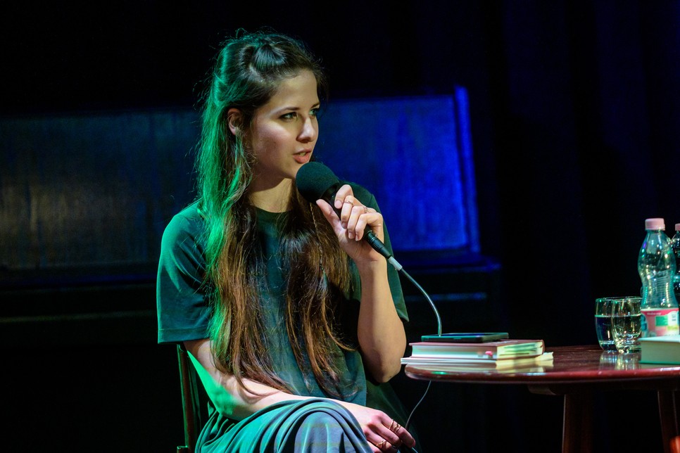 Jakobovits Kitti szakpszichológus és irodalomterapeuta vezeti be a résztvevőket az alkotáslélektanba