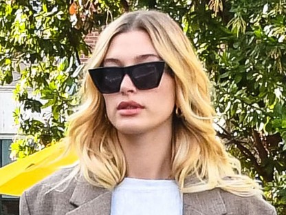 Hailey Bieber olyan stíluskeverést nyomott le, hogy elszédülsz