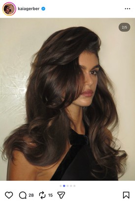 A gyönyörű Kaia Gerber 'Bombshell' frizurát visel - igazi angyalnak tűnik a topmodell ezzel a hajviselettel. 