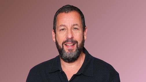 Adam Sandler a lányaival pózolt a vörös szőnyegen, Sunny és Sadie egyszerűen álomszépek