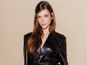 Palvin Barbara kígyóbőr szettben hódít, óriási feltűnést keltett a magyar modell 