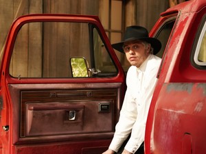 Pete Davidson súlyos autóbalesetet szenvedett