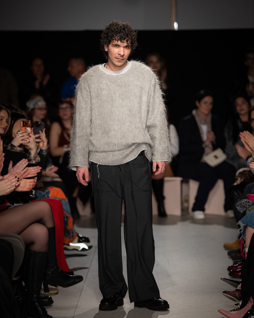 Szarvas Valentin divattervező, a VALENTIN SZARVAS márka alapítója és tervezője, valamint a Terike from Budapest független divatközösség és műhely társalapítója. 