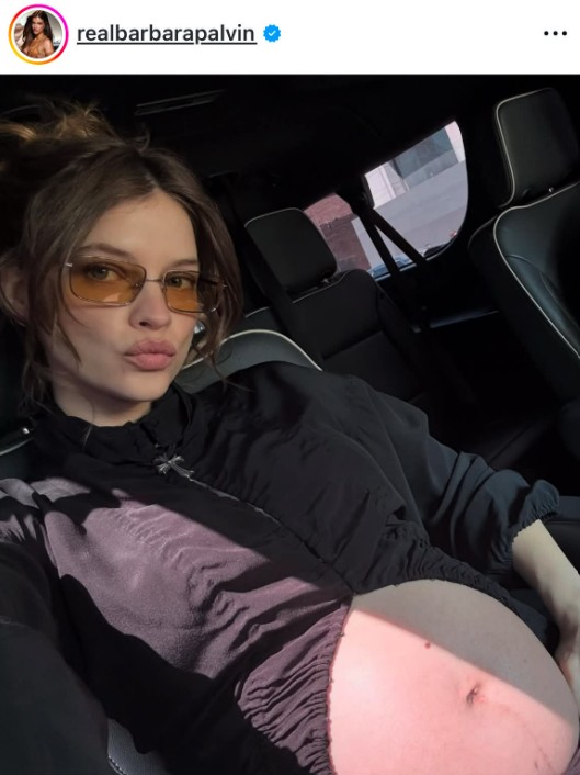 Palvin Barbara friss fotókon mutatta meg kerekedő babapocakját