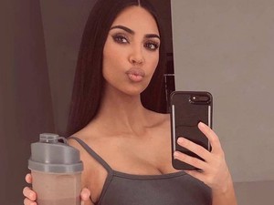 Ilyen szexi combcsizmát még nem láttál Kim Kardashianon