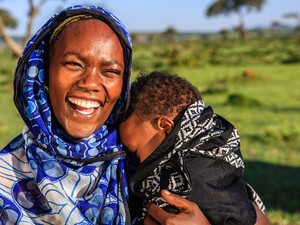 Sárban játszás, egy ágyban alvás: ezek a legmegosztóbb nevelési kérdések?