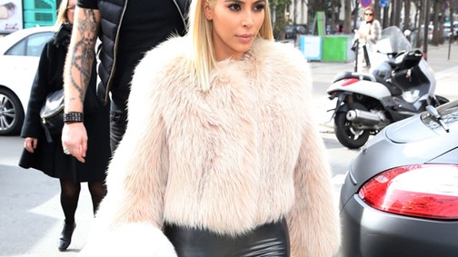 Kim Kardashian még szőkébb!