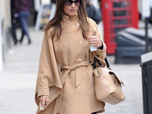 Pippa Middleton pelerinben