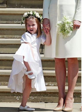 Sarolta hercegnő okozott egy kis fejtörést édesanyjának, amikor mindenki előtt elkezdte emelgetni a lábát