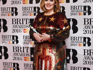 Adele második Brit Awardsos ruháját látnod kell!