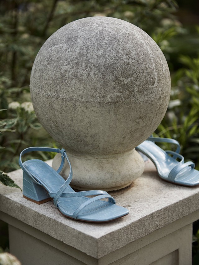 Állatmotívumos szandál RESERVED3 995 Ft