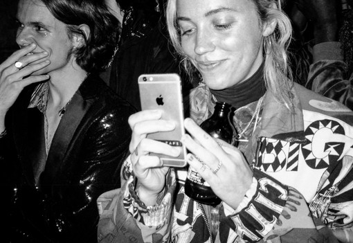 Fotózott a Vogue-nak és a Diornak, most édesapjával nyílik közös kiállítása a világhírű magyar fotósnak