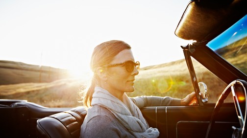 Menő és kalandos negyvenévesen vezetni tanulni!