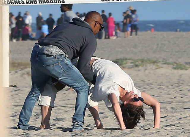 Jamie Foxx támogatja Katie Holmes tornamutatványát