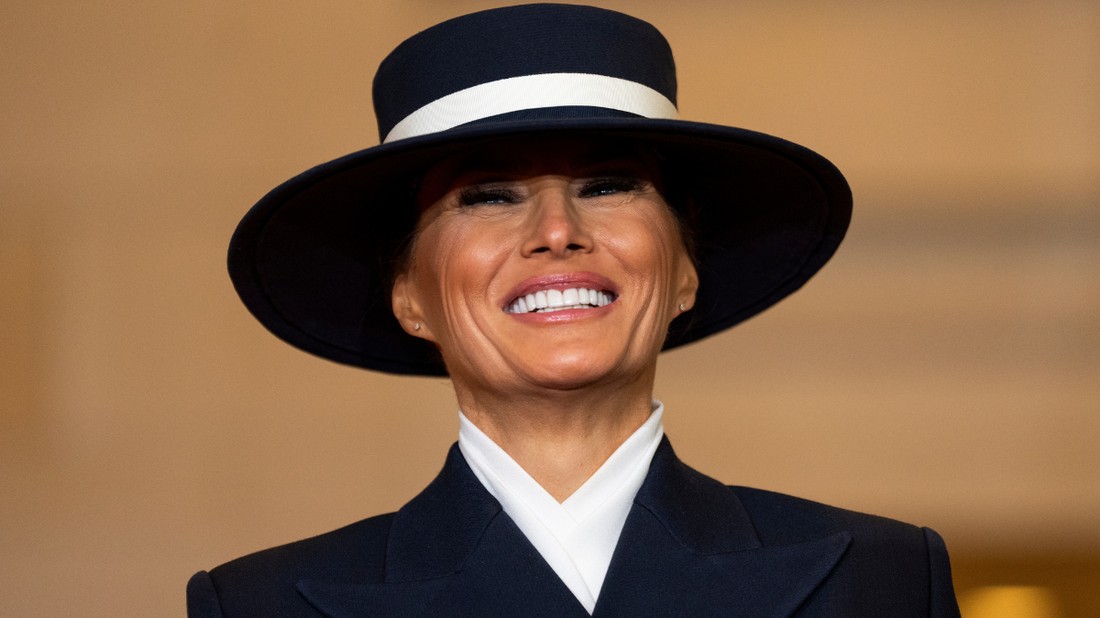 Ahogy egyre inkább kibontakozik előttünk Melania Trump élete és döntései, úgy válik egyre nyilvánvalóbbá, hogy ő nem csupán egy feleség, hanem olyan nő, aki a saját útját járja