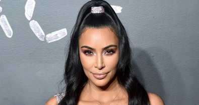 Gravitáció? Kim Kardashian mellei magasról tesznek rá
