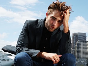 Robert Pattinson koronavírusos lett