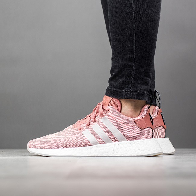 Igazi áttörést jelentő, az eredeti adidas dizájnt követő modell, amely hihetetlen kényelméről és ultrakönnyű kialakításáról lett méltán híres. ADIDAS NMD_R2 W, 43 992 Forint, GLAMOUR-napokon 35 194 Forint