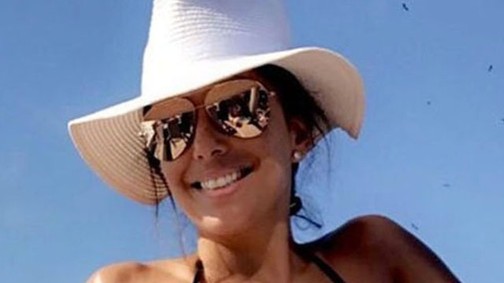 Itt az évvége: Eva Longoria megint bikinis fotókkal kerget mindenkit az őrületbe