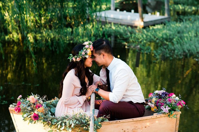 Álomeljegyzés! Ez a pár megidézte Aranyhaj szuper romantikus csónakos jelentét!