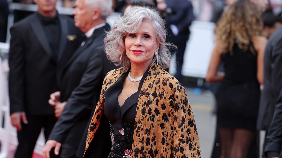 A színésznő elképesztően festett a 77. Cannes-i Filmfesztivál vörös szőnyegén