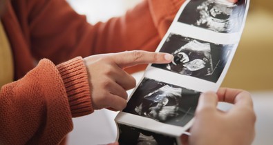 Egy lombikprogramos édesanya őszinte vallomása:„Elkeserítő volt, hogy csak egy átlagos protokollt próbáltak ránk erőltetni"