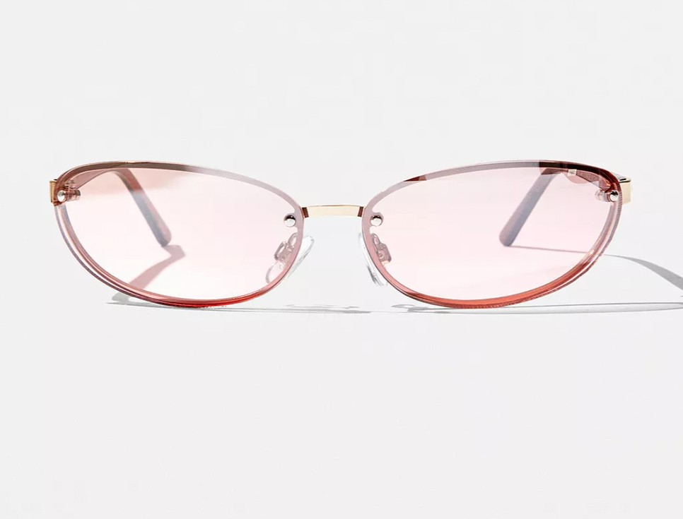 URBAN OUTFITTERS 22 euró