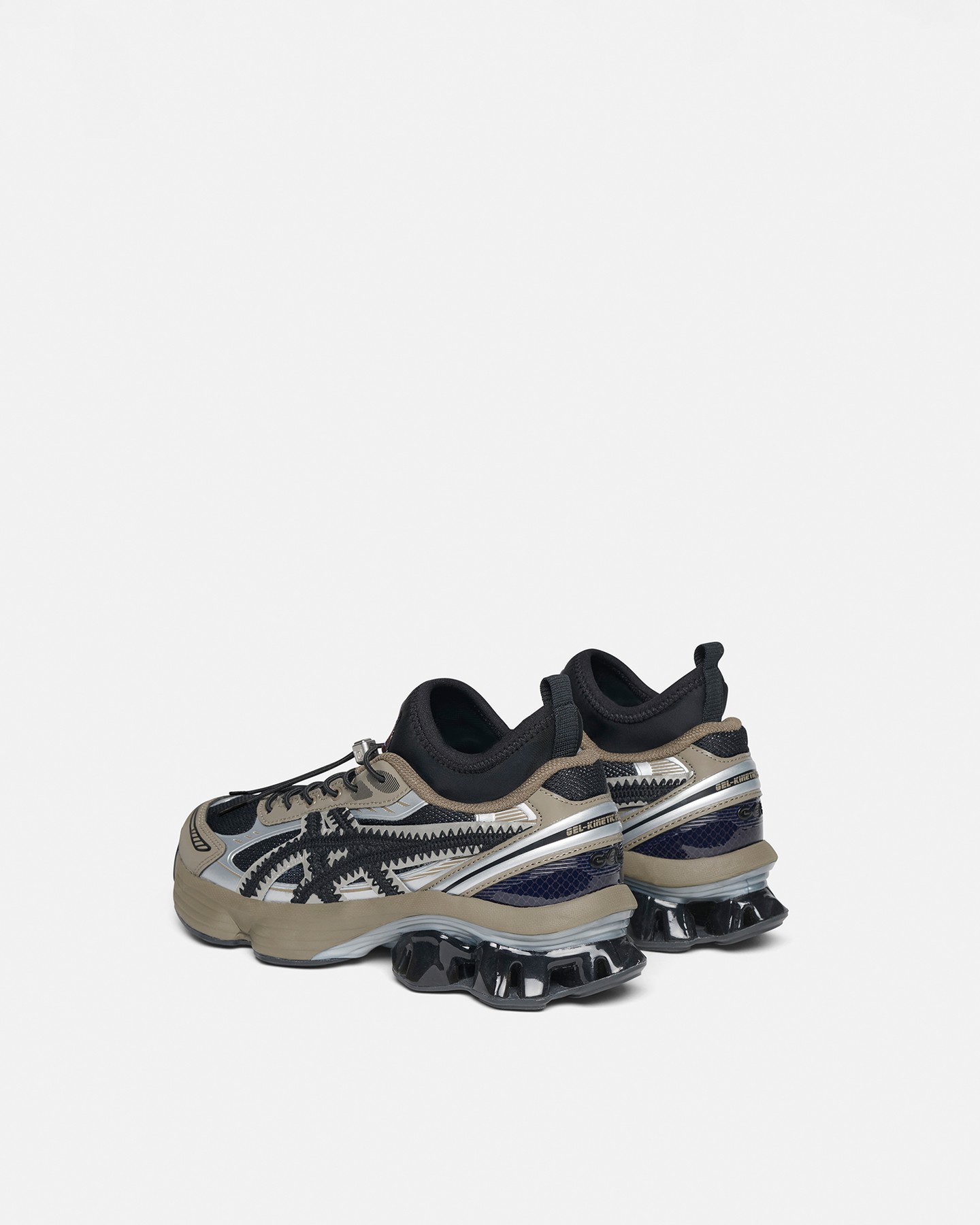 Nanushka X ASICS modell