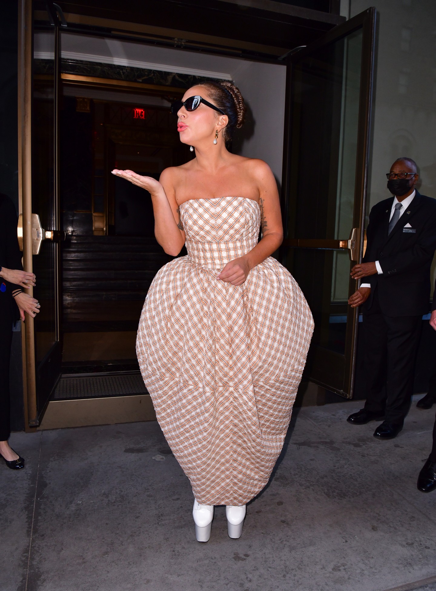 Lady Gaga 2021 nyarán újra barnára váltott