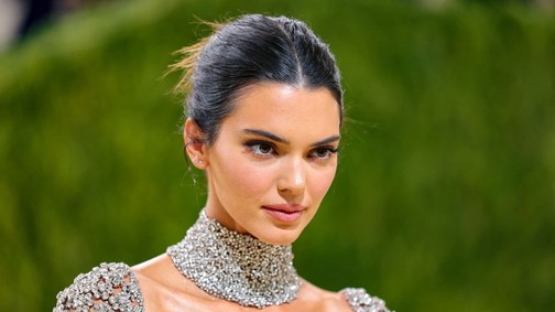 Kendall Jenner meztelenruhája nem sokat hagy a fantáziára, mégis nagyon kifinomult
