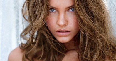 Palvin Barbi újra levetkőzött a Victoria`s Secretnek