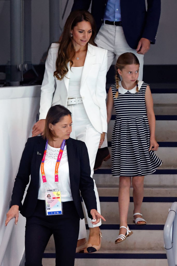 Sarolta hercegnő tavalyelőtt a Nemzetközösségi Játékokon vett részt szüleivel ebben a csíkos ruhában