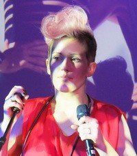 ellie Goulding, glamour, palvin barbara, divathét