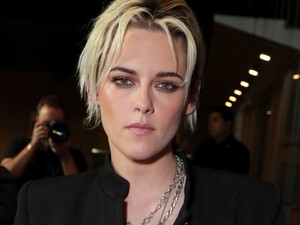 Kristen Stewart szettje megint egy katasztrófa