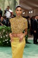 Imaan Hammam Swarovski ruhában a Met-gálán