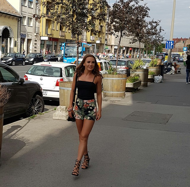 Ezen a héten Simon Szimonetta aerobik prezenter mutatja meg ruhatárát!