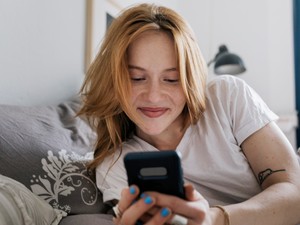 Digitális intimitás a képernyő mögött - Az online társkeresés pszichológiája és veszélyei