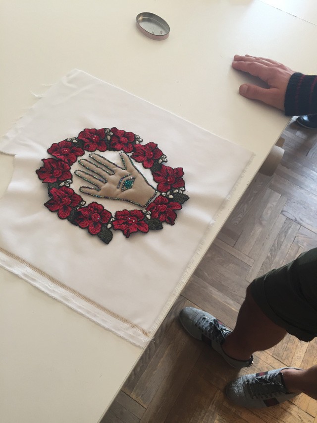 Bíborka hozzáöltözik a bringához