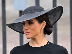 Végre kiderült: Ezért nem látta szívesen Meghan Markle-t a királyi család Erzsébet királynő halálakor