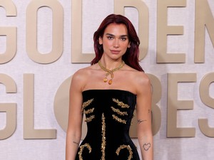 Dua Lipa úgy viseli a melltartóját az utcán, ahogy senki más