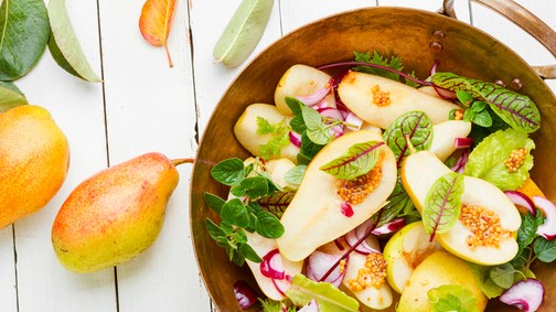 Ősszel kihagyhatatlan recept: könnyed körtés saláta