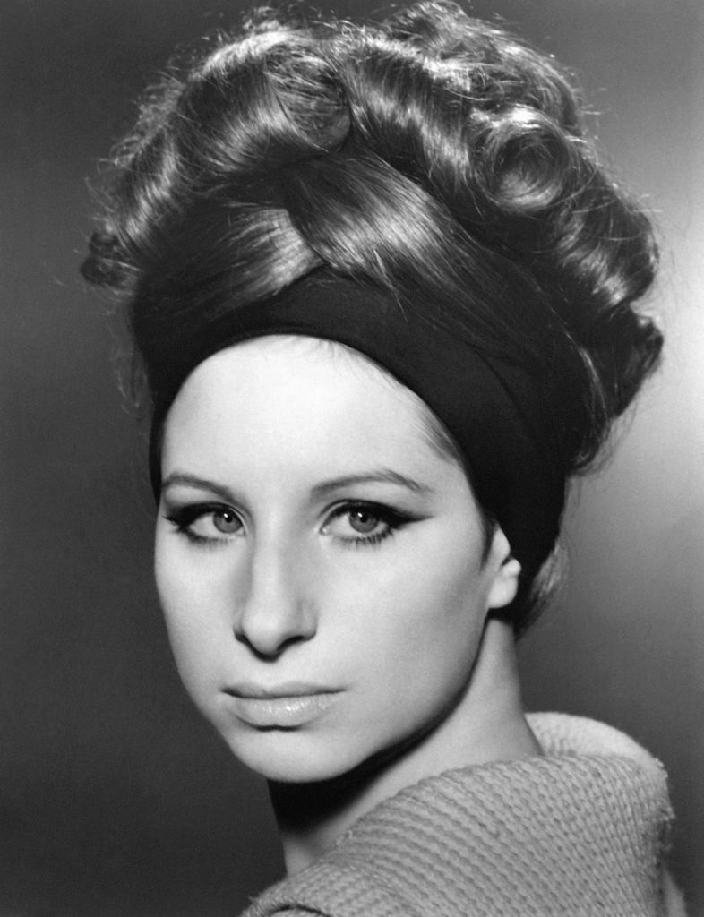 Ez a fekete-fehér portré 1967-ben készült a Funny Girl című filmhez. Barbra Streisand ebben az időszakban, huszonöt évesen, már a világhír küszöbén állt.