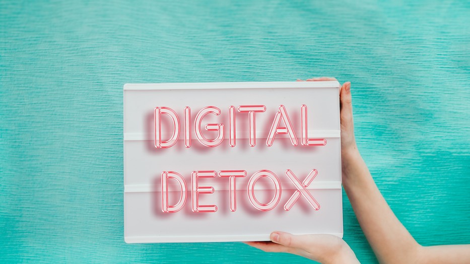 Itt az ideje hogy élj! Élvezd a nyarat, bámuld a felhőket, a tájat, a víz hullámzását, a szerelmed arcát!