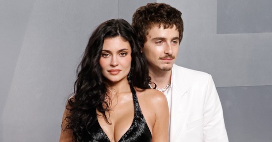 Timothée Chalamet intim titkot súgott Kylie Jenner fülébe az Oscaron, szájról olvasó szakértő buktatta le őket
