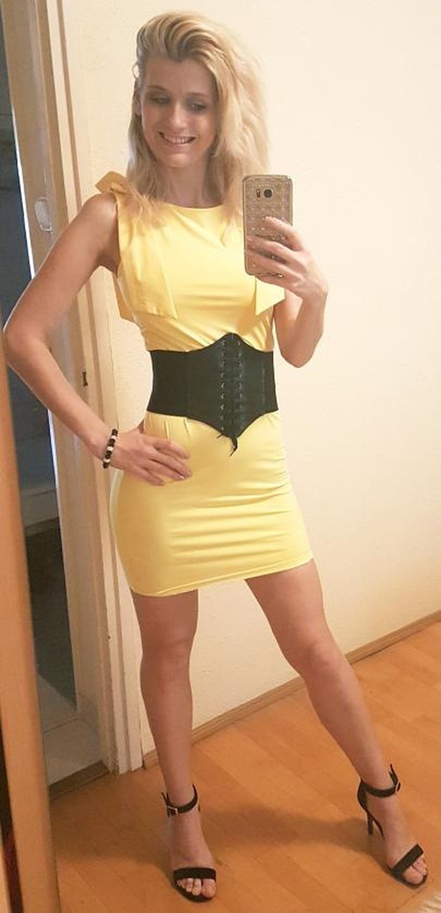 Kyra egy igazi nyári ruhadarabbal készül a fellépésre